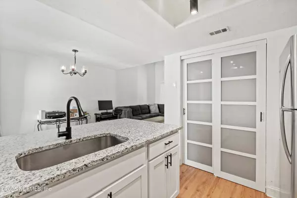 Jacksonville, FL 32233,1220 BAYSHORE DR