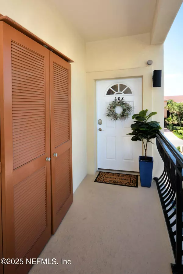 Jacksonville Beach, FL 32250,922 1ST ST S #302