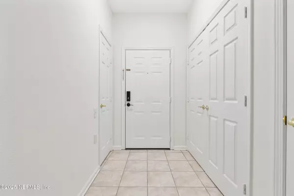 Jacksonville, FL 32256,7990 BAYMEADOWS RD E #120