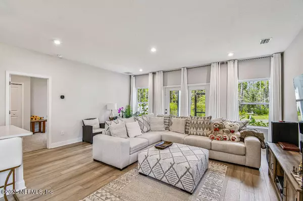 Jacksonville, FL 32256,12964 HOLSINGER BLVD