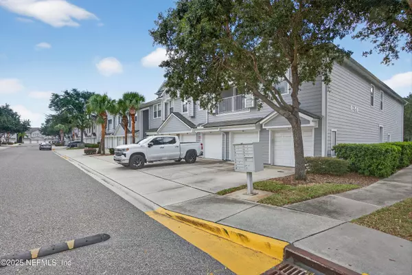 Jacksonville, FL 32256,7067 DEER LODGE CIR #105