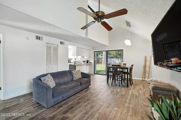 Jacksonville, FL 32257,10646 BERGHLEY CT N