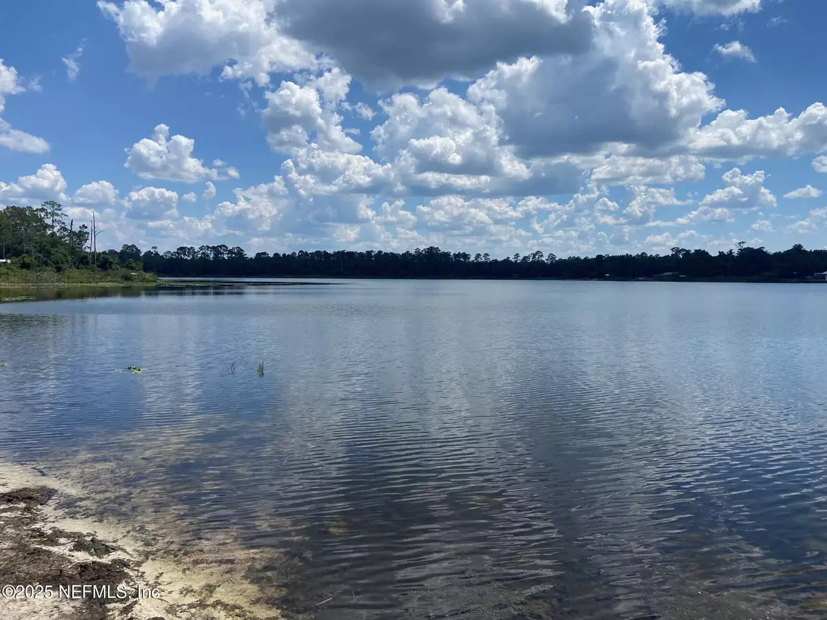 Interlachen, FL 32148,111 LAKE SHORE DR