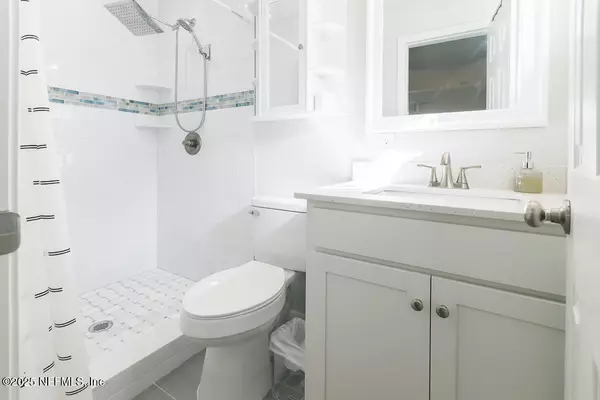 Jacksonville, FL 32277,6221 ASHWOOD LN