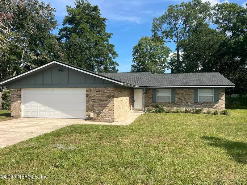 8566 PEBBLE ST, Jacksonville, FL 32221
