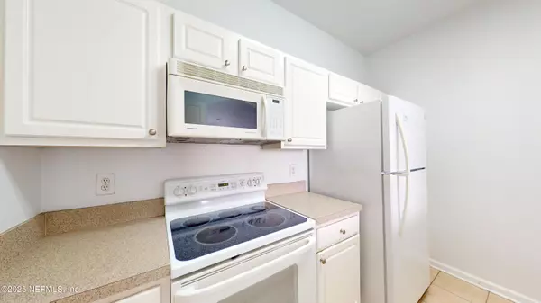 Jacksonville, FL 32256,7990 BAYMEADOWS RD E #912
