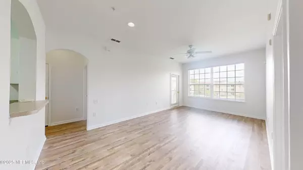 Jacksonville, FL 32256,7990 BAYMEADOWS RD E #912