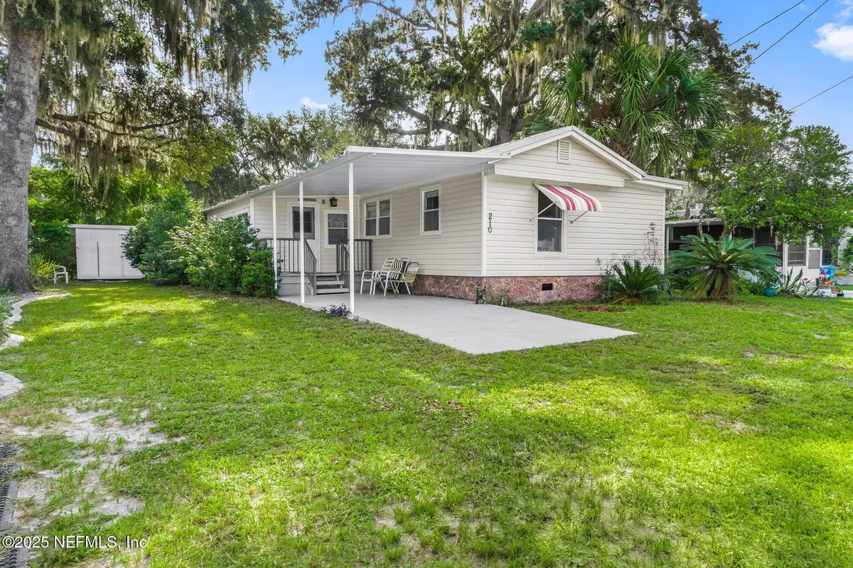 Satsuma, FL 32189,210 CAMELLIA DR
