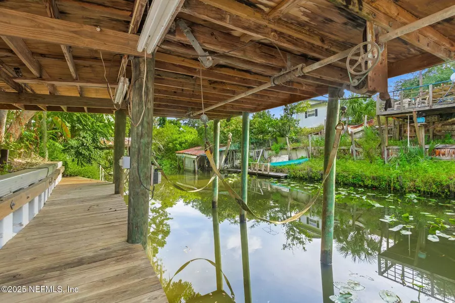 210 CAMELLIA DR, Satsuma, FL 32189