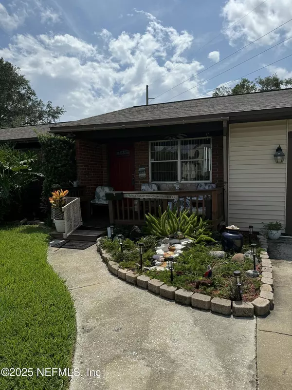 Jacksonville Beach, FL 32250,850 HOLLY DR