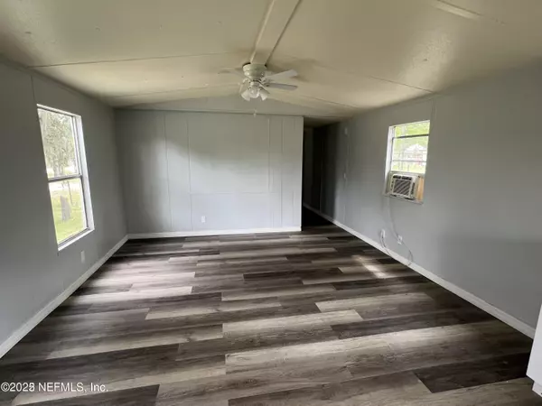 Interlachen, FL 32148,105 RHINE ST