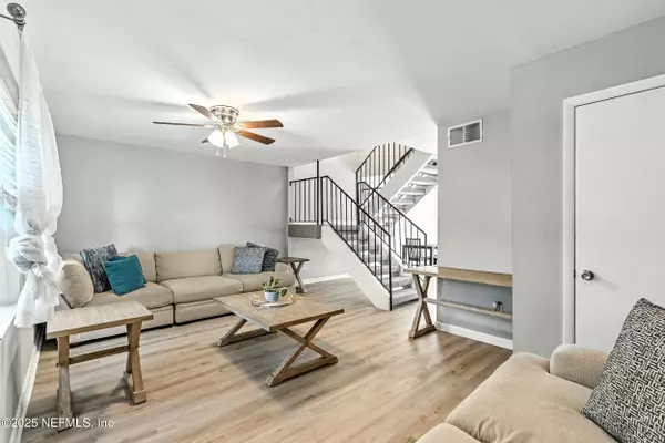 Jacksonville, FL 32217,8222 KENSINGTON SQ