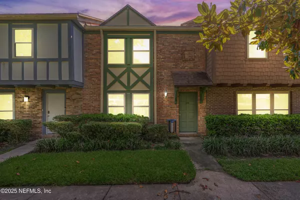 Jacksonville, FL 32217,8222 KENSINGTON SQ