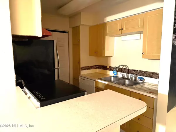 Jacksonville, FL 32256,10200 BELLE RIVE BLVD #223