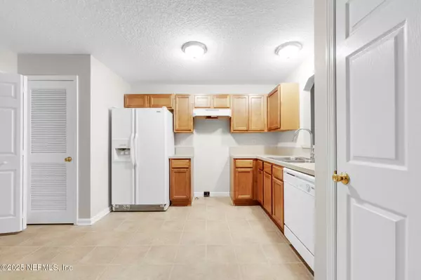 Jacksonville, FL 32210,8400 MCGIRTS VILLAGE LN