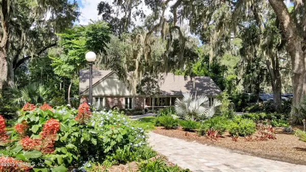 Orange Park, FL 32073,2556 HOLLY POINT RD E