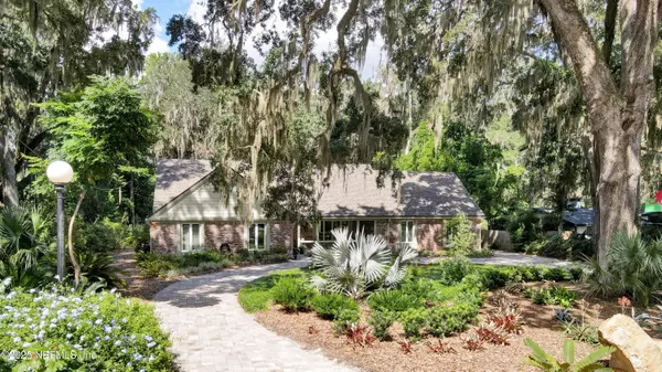 Orange Park, FL 32073,2556 HOLLY POINT RD E