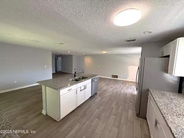 Jacksonville, FL 32221,1136 KNOLL DR W