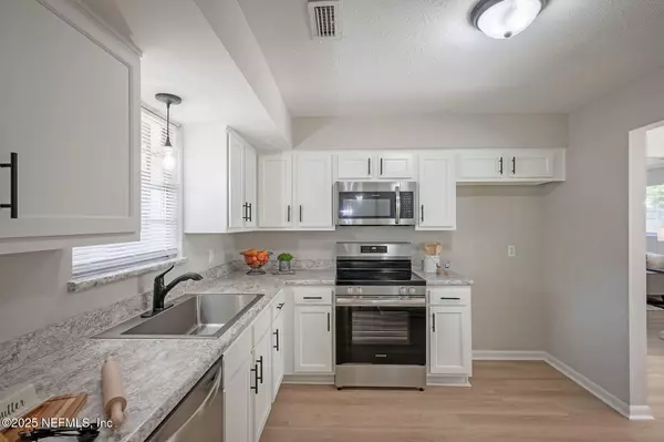 Jacksonville, FL 32207,4714 GLORIANNE CIR E