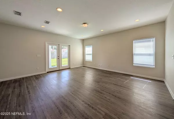 Atlantic Beach, FL 32233,87 W 2ND ST W