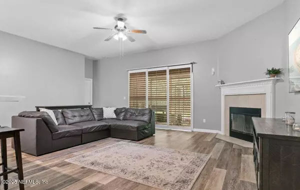 Jacksonville, FL 32218,503 APPLE CREEK DR