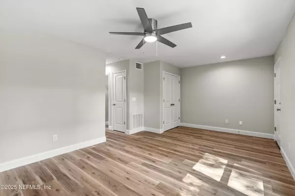 Jacksonville, FL 32217,8209 KENSINGTON SQ