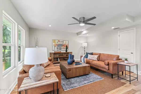 Jacksonville, FL 32217,8211 KENSINGTON SQ