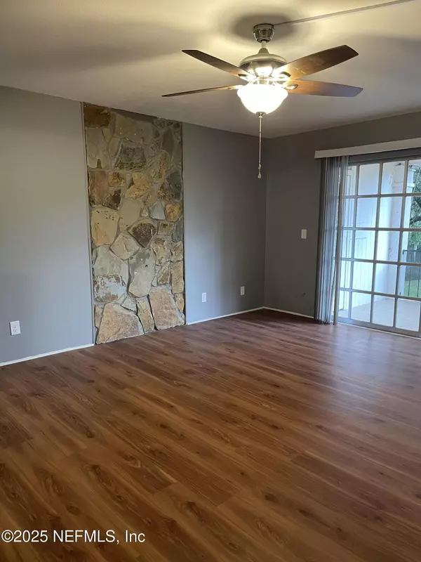 Jacksonville, FL 32217,4303 S PLAZA GATE LN #202