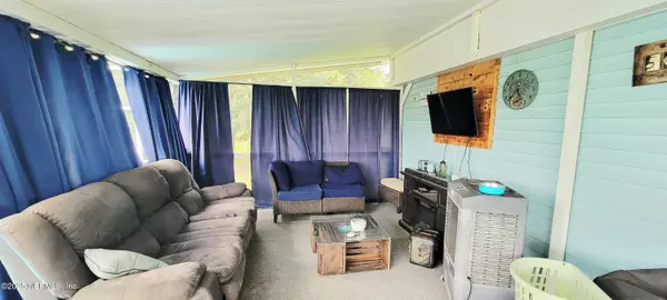 San Mateo, FL 32187,390 STATE ROAD 100
