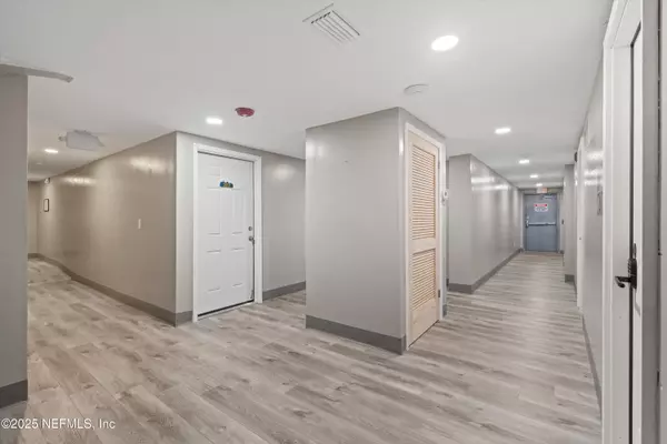 Jacksonville, FL 32210,3787 OLD MIDDLEBURG RD N