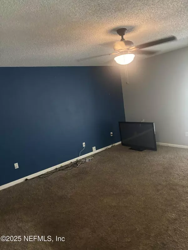 Jacksonville, FL 32221,997 CHAPMAN DR