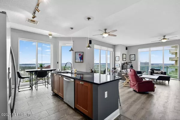 Jacksonville, FL 32207,1431 RIVERPLACE BLVD #2501