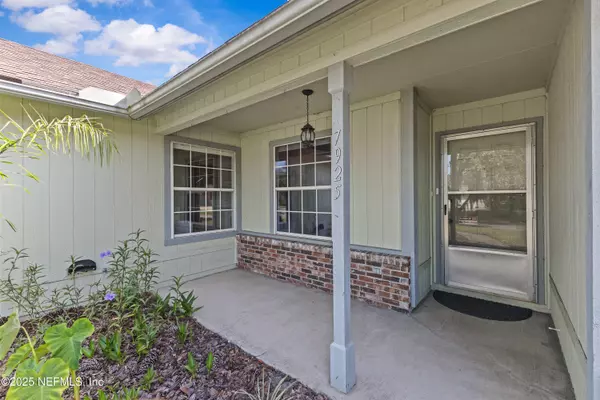 Jacksonville, FL 32244,7925 HONEYSUCKLE ROSE LN