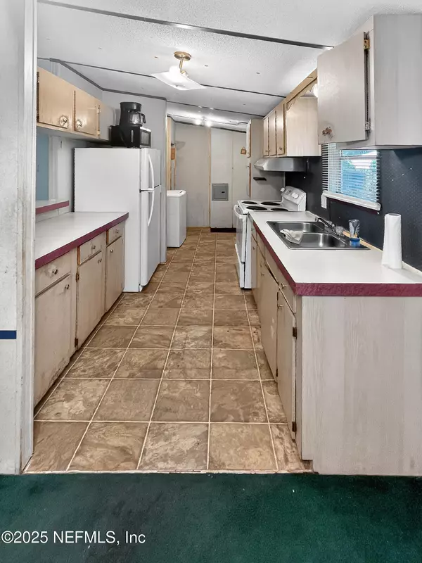 Satsuma, FL 32189,202 CLEARWATER RD
