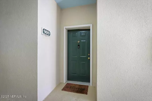 Jacksonville, FL 32216,8601 BEACH BLVD #909