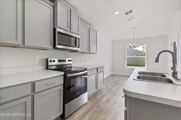 Jacksonville, FL 32219,8328 HELMSLEY BLVD