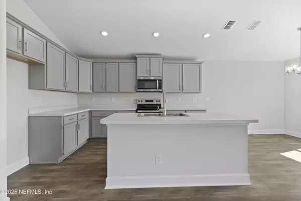 Jacksonville, FL 32219,8328 HELMSLEY BLVD