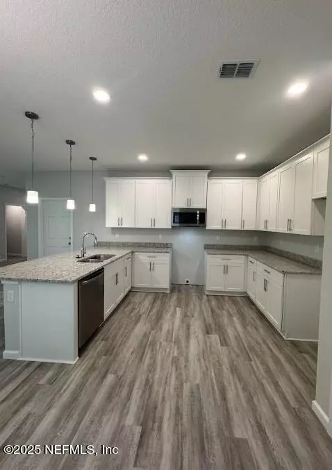 Jacksonville, FL 32216,8165 NEWTON RD