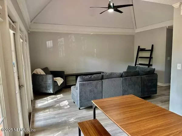 Jacksonville, FL 32217,3878 LA MIRADA DR N #8