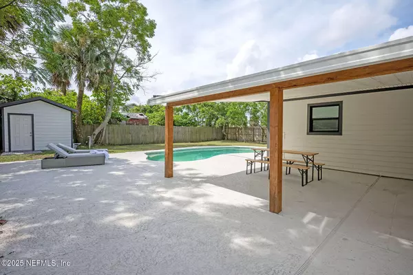 Neptune Beach, FL 32266,571 HOPKINS ST