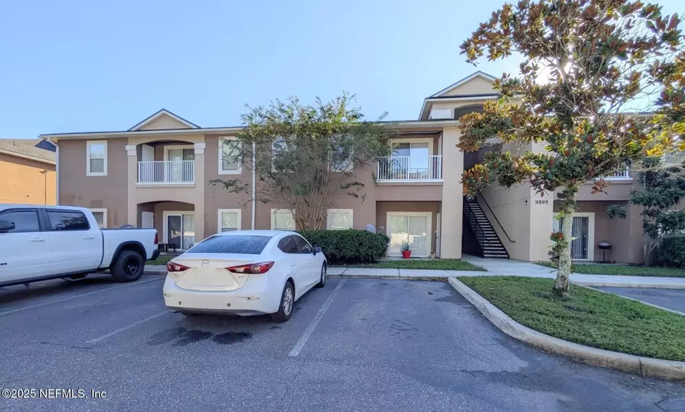 9595 AMARANTE CIR #8, Jacksonville, FL 32257