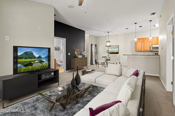 Jacksonville, FL 32256,7043 DEER LODGE CIR #110