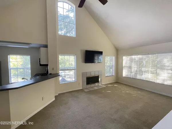 Jacksonville, FL 32224,13700 RICHMOND PARK DR N #605