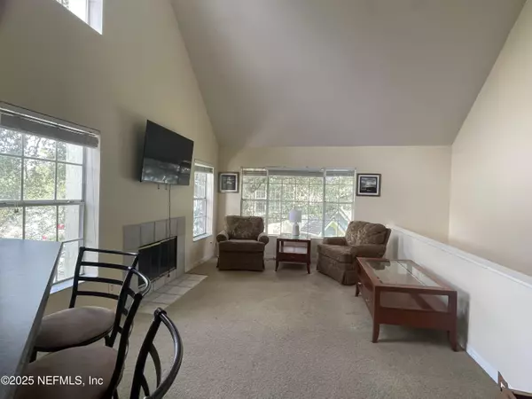 Jacksonville, FL 32224,13700 RICHMOND PARK DR N #605