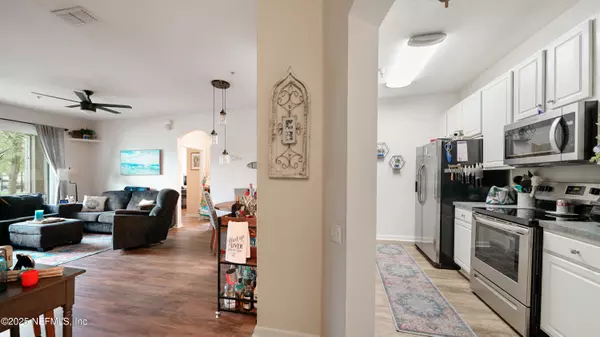 Jacksonville, FL 32256,10550 BAYMEADOWS RD #303