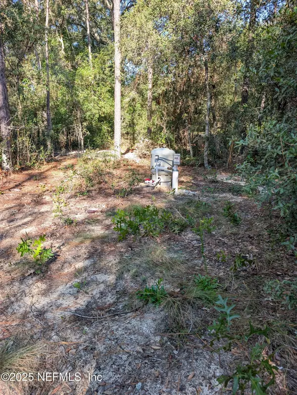 Interlachen, FL 32148,109 PINE DR