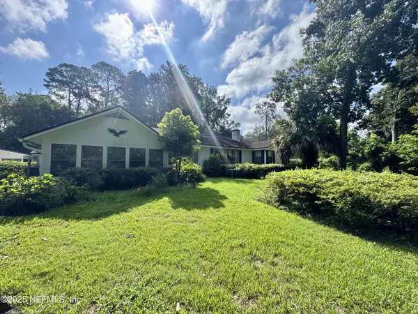 1692 E HOLLY OAKS LAKE RD, Jacksonville, FL 32225