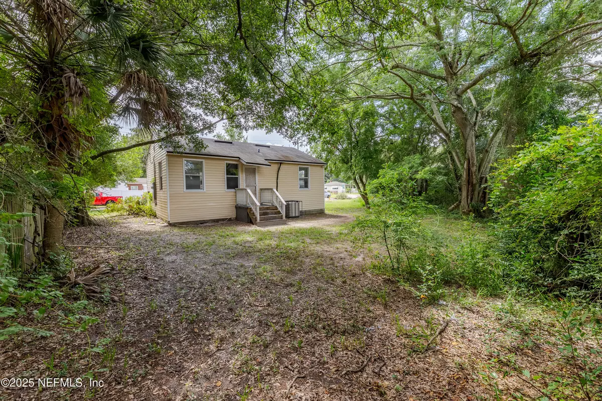 Jacksonville, FL 32208,681 CHESTNUT DR