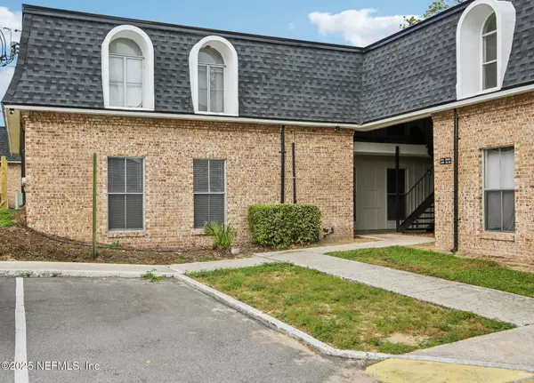 851 BERT RD #22, Jacksonville, FL 32211