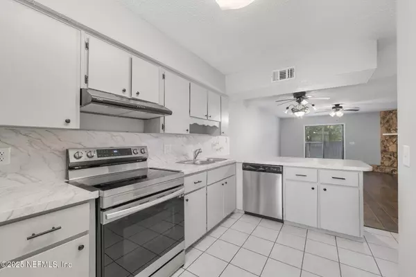 Jacksonville, FL 32225,2104 DUNES WAY DR W